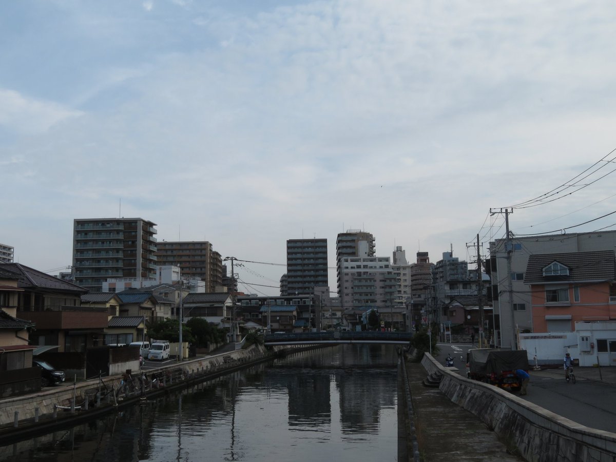 TADAKUN36's tweet photo. 船橋橋の付近は昔の漁村の雰囲気��あった https://t.co/ctysWXj646