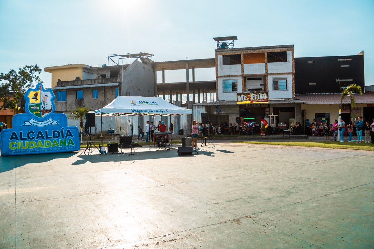 MiriamCastroRC5's tweet photo. #Biblioparque es un proyecto cultural y artistico que se ejecuta en el #ParqueUrbano de la ciudad, a través de los moradores de la Cdla. 29 de Enero y con el apoyo de la Alcaldía Ciudadana de La Troncal, para fomentar el arte y la cultura en la ciudadanía. https://t.co/EdDtGwDnE6