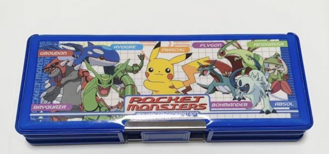karuma87103170's tweet photo. When I was 1st grade elementary school, I used Pokemon's pen case, pencil, eraser, notebook, desk pad, colored pencil and so on😂

小1の時の文房具、これだった！

#アドバンスジェネレーション
#AdvanceGeneration
#ホウエン #Hoenn https://t.co/zzKDCeSMhZ