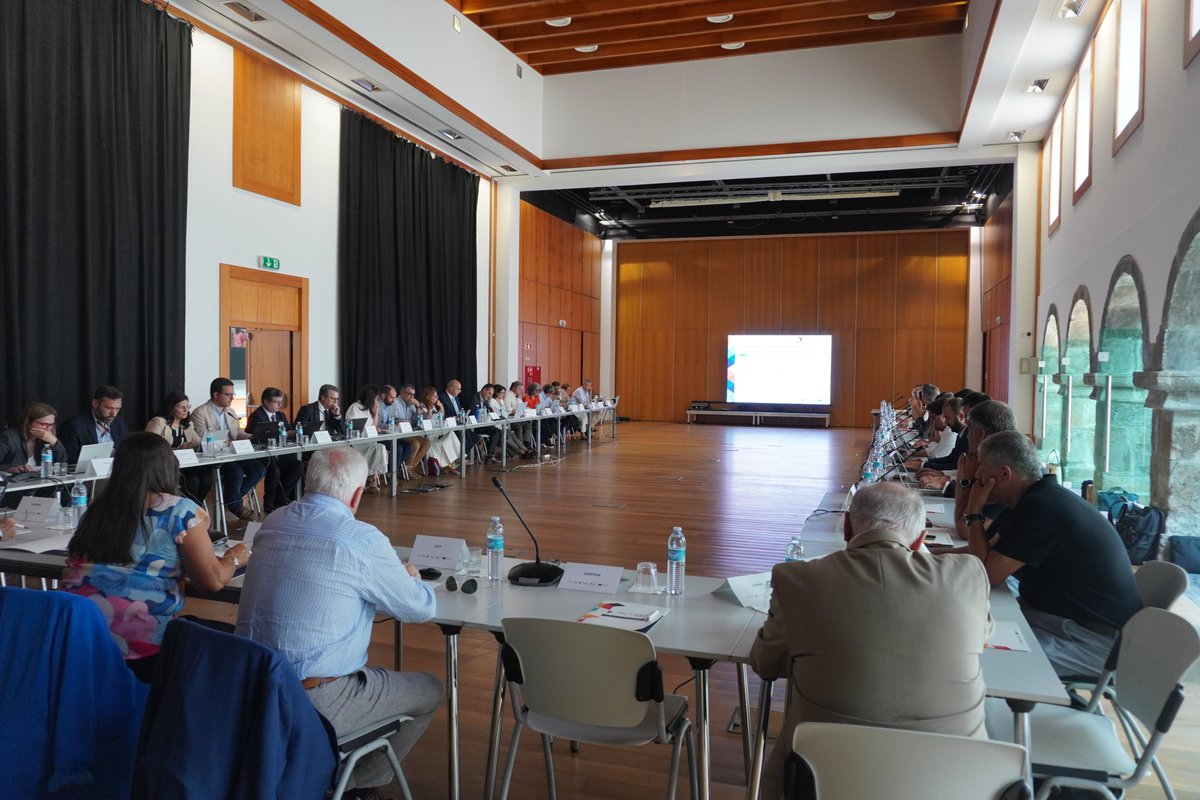 Acores2030's tweet photo. 𝟯º 𝗖𝗼𝗺𝗶𝘁é 𝗱𝗲 𝗔𝗰𝗼𝗺𝗽𝗮𝗻𝗵𝗮𝗺𝗲𝗻𝘁𝗼 𝗱𝗼 𝗔ç𝗼𝗿𝗲𝘀 𝟮𝟬𝟯𝟬 𝗱𝗲𝗰𝗼𝗿𝗿𝗲𝘂 𝗮 𝟭𝟵 𝗱𝗲 𝗷𝘂𝗹𝗵𝗼

O Comité de Acompanhamento do Programa Açores 2030 realizou a sua terceira reunião, a 19 de junho, na Academia de Juventude e Artes da Ilha Terceira. https://t.co/rrmy1M6GLO