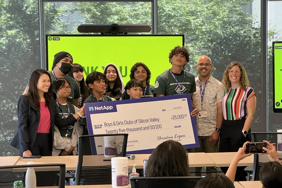 LifeAtNetApp's tweet image. With graduation season wrapping up, we still have all the feels 🥺 from our San Jose #DataExplorers program in which grads presented final projects on how data can solve social issues that affect their local or the global community.  

#NetAppCares #LifeatNetApp #WeAreNetApp
