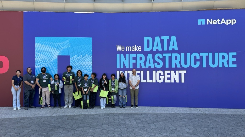 LifeAtNetApp's tweet image. With graduation season wrapping up, we still have all the feels 🥺 from our San Jose #DataExplorers program in which grads presented final projects on how data can solve social issues that affect their local or the global community.  

#NetAppCares #LifeatNetApp #WeAreNetApp