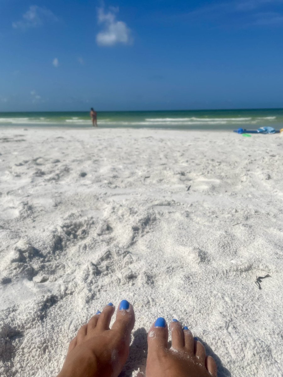 _silvergal's tweet image. Siesta Key happy toes #beachlife #radicalselfcare #floridaliving