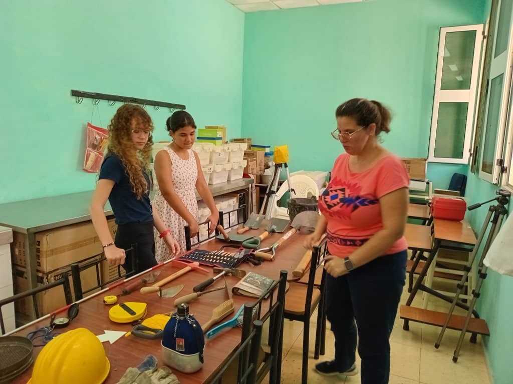 AlemanFenollar's tweet photo. ➡️ Taller de #verano de Arqueología, en la Subdirección de Investigaciones de la @OHCamaguey 
@Radio https://t.co/SRT0kWSNYB