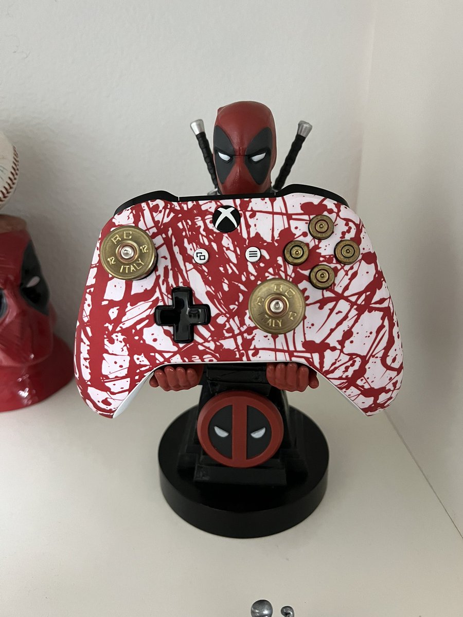 _PiscesMama's tweet photo. Made a Deadpool inspired controller years ago, it’d be AMAZING to have them displayed together! ♥️
Soon to add all the Funkos to the shelf! https://t.co/M8u5Xanp5b