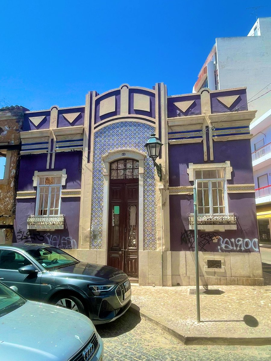 bobbiely's tweet photo. Summer sun blazing down on the beautiful buildings of Faro. https://t.co/guv7lq8QYG