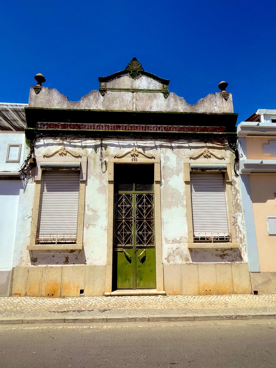 bobbiely's tweet photo. Summer sun blazing down on the beautiful buildings of Faro. https://t.co/guv7lq8QYG