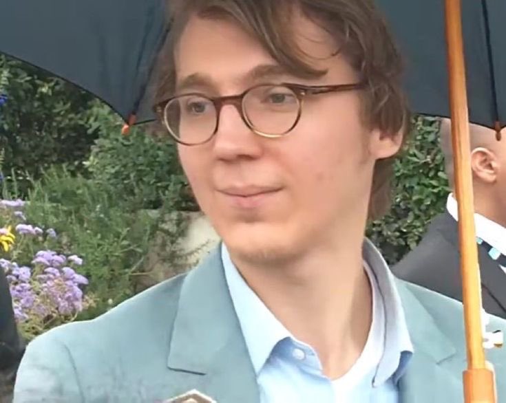 d2deerin's tweet photo. @LazyArtist__ Me please… he is giving Claude Monet's painting vibe in this picture https://t.co/5pcKpNcfnC