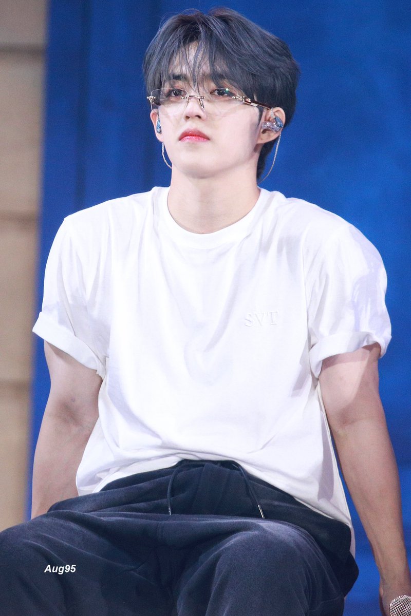 19950808_aug's tweet photo. 240724 Carat Land

#세븐틴 #SEVENTEEN #최승철 #승철 #에스쿱스

@pledis_17 https://t.co/DCWwNeh5Cm