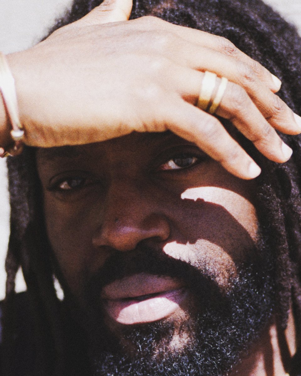 Only a couple years ago, Natey Jones was sitting in the office of a law firm, now he has a major role in the National Theatre’s current production of The Grapes of Wrath. 

Read our profile of the actor here: hero-magazine.com/article/260517…