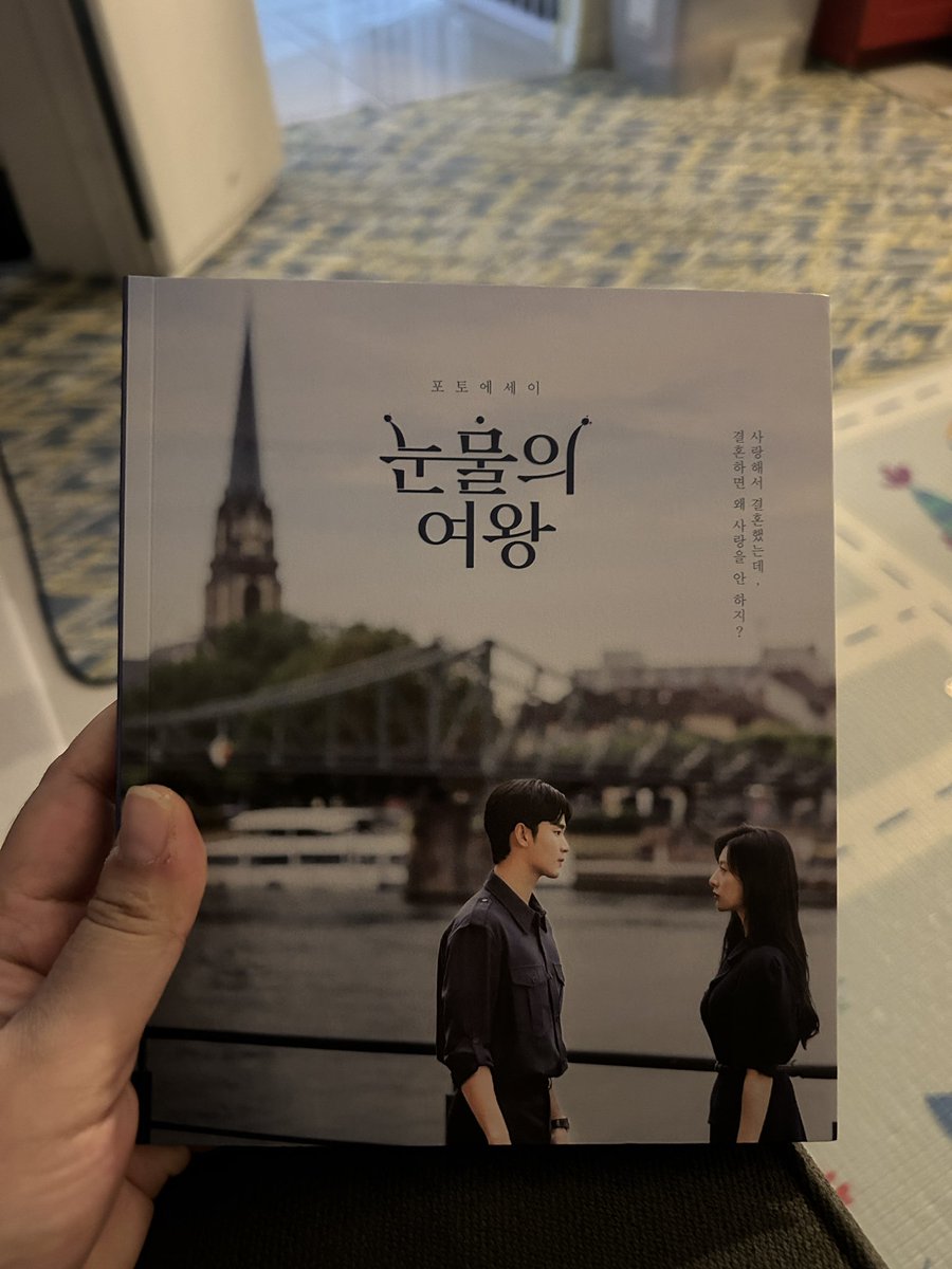 mysarabella's tweet photo. My mini photobook arrived! Love it so much. I thought its just pictures inside, but its also accompanied by the scripts &amp; goes by sequence also❤️ #QueenOfTears thank you @yellowcrownvip !! https://t.co/WFqT0lT7oY