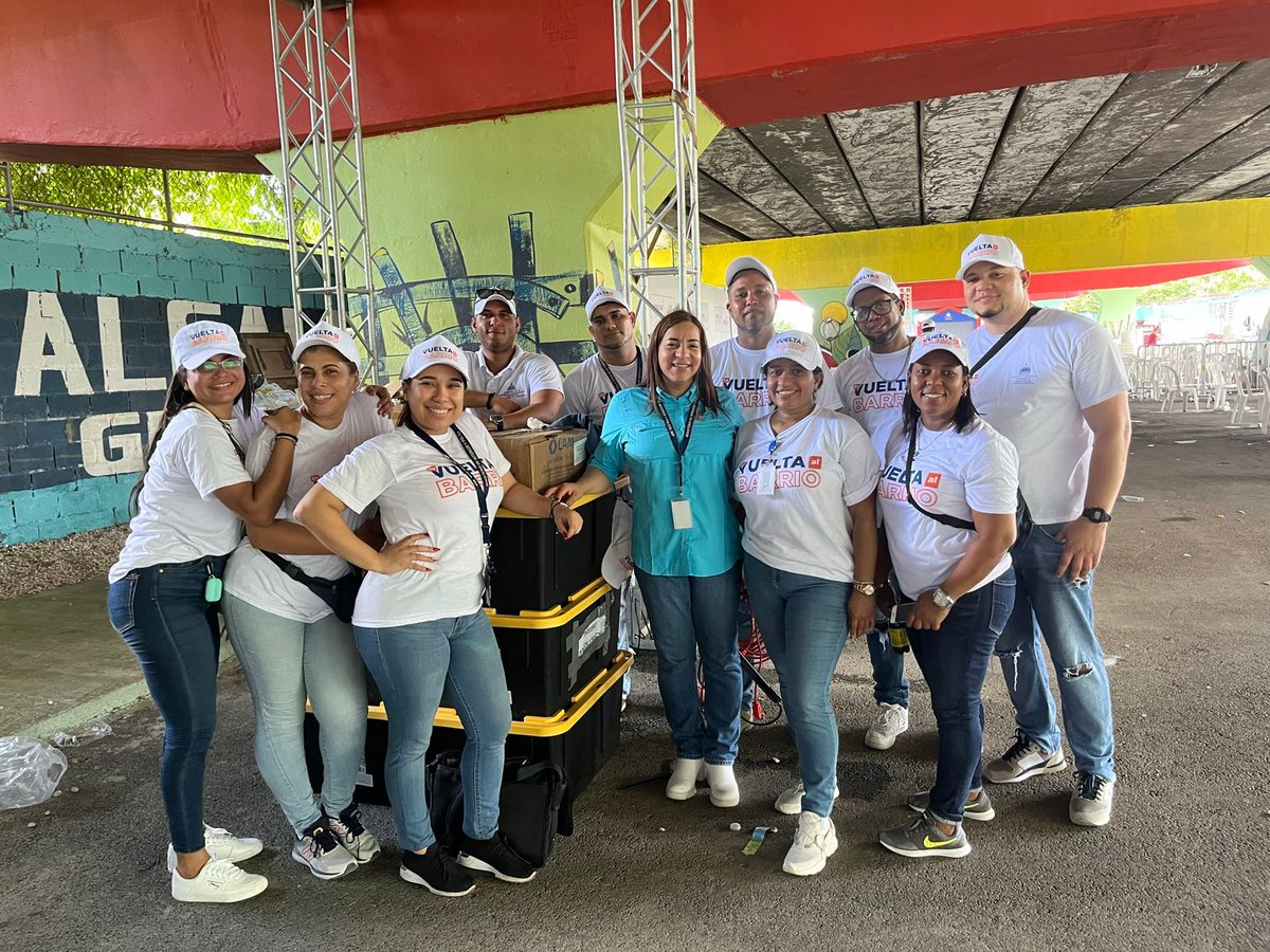 Katerin36706188's tweet photo. Pasión por lo que hacemos, #DevueltaAlBarrio un programa dedicado a los jóvenes de cada rincón del país #MemoriasMIP @BrayanRafaelGu1 @Lizbeth1602 @oscarafuera @Kennedyventura8 @JarlenManuel @Manuelg27660681 https://t.co/lav5qUfiw8