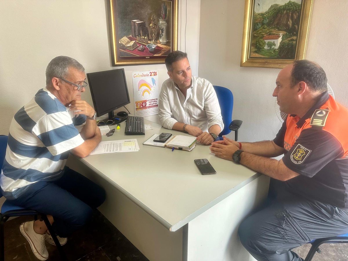 El Ayuntamiento y el Instituto Andaluz de la Mujer ponen en marcha una formación dirigida al voluntariado de Protección Civil de Nerja con el objetivo de reforzar la atención y el acompañamiento a las víctimas de violencia de género.
+Info: nerja.es/el-ayuntamient…
#DescubreNerja