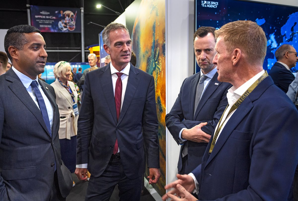 Axiom Space (@axiom_space) on Twitter photo We had a great time at <a href="/FIAFarnborough/">Farnborough Airshow</a>, sharing how we are #BuildingOpportunity in LEO for countries like the #UK, with UK Secretary of State for Science, Innovation, and Technology, <a href="/peterkyle/">Peter Kyle</a>. #AxiomLeads around the world. <a href="/spacegovuk/">UK Space Agency</a> #FIA2024 We had a great time at <a href="/FIAFarnborough/">Farnborough Airshow</a>, sharing how we are #BuildingOpportunity in LEO for countries like the #UK, with UK Secretary of State for Science, Innovation, and Technology, <a href="/peterkyle/">Peter Kyle</a>. #AxiomLeads around the world. <a href="/spacegovuk/">UK Space Agency</a> #FIA2024