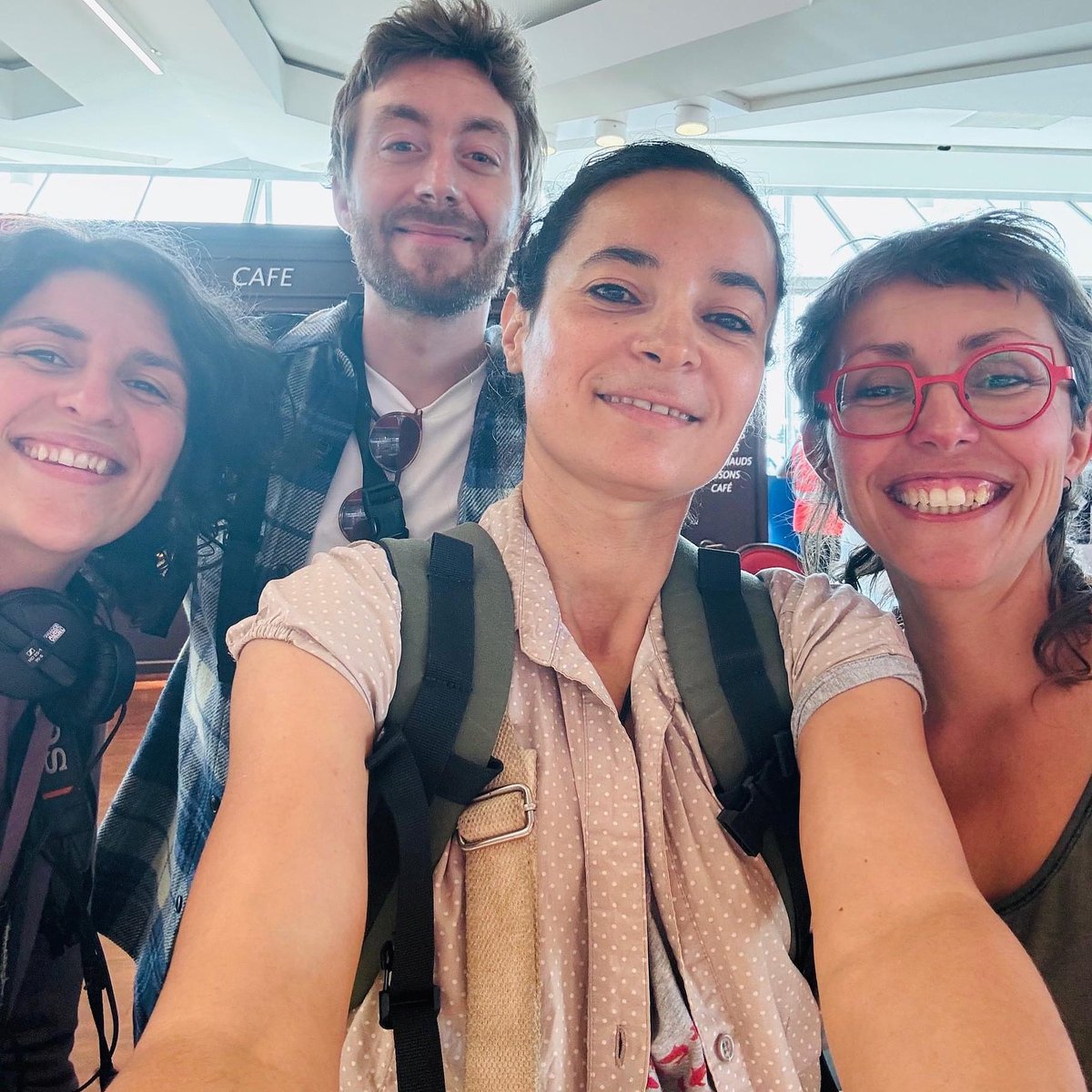 En direct de l’aéroport Roissy Charles De Gaulle, direction le Groenland. Sea Shepherd France et les équipes de Vakita. Je rendrai visite à Paul Watson en prison demain et je lui transmettrai tout votre soutien incroyable. Merci d’être là pour lui 💙🙏 

#freepaulwatson
Lamya