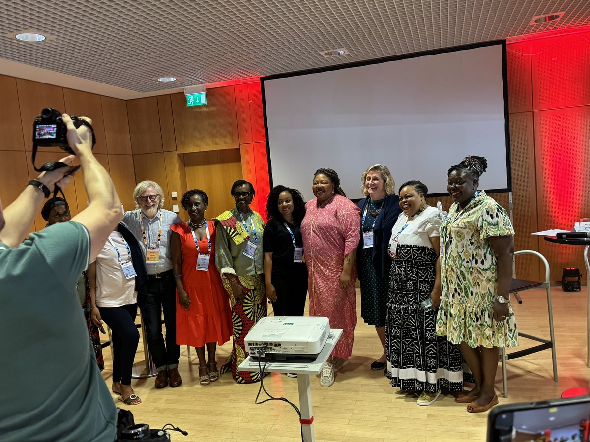 drtlaleng's tweet photo. #AccountabilityBoard discussing “Choice as a human rights imperative” 

Respect for autonomy is imperative for the right to health to be realised and biomedical products must offer a variety of quality options. @AuntyPoz 
#PutPeopleFirst #AIDS2024 https://t.co/jQ7KdqDjtV