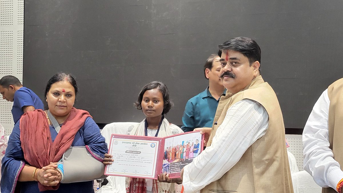Rajiv ranjan prasad (@rajivranjanpras) on Twitter photo गौशालाओं के आत्मनिर्भरता के दृष्टिगत मंत्री .<a href="/DipikaPS/">Dipika Pandey Singh</a> महोदया द्वारा गो सेवा आयोग के महती कार्यक्रम हमारी गौ माता हमारा दायित्व का शुभारंभ हुआ एवं गोबर प्रसंस्करण के जरिए रोजगार सृजन को लेकर महिला प्रशिक्षणार्थियों को प्रमाण पत्र बांटा गया
<a href="/INCJharkhand/">Jharkhand Congress</a>
<a href="/kharge/">Mallikarjun Kharge</a> <a href="/GAMIR_INC/">Ghulam Ahmad Mir</a> गौशालाओं के आत्मनिर्भरता के दृष्टिगत मंत्री .<a href="/DipikaPS/">Dipika Pandey Singh</a> महोदया द्वारा गो सेवा आयोग के महती कार्यक्रम हमारी गौ माता हमारा दायित्व का शुभारंभ हुआ एवं गोबर प्रसंस्करण के जरिए रोजगार सृजन को लेकर महिला प्रशिक्षणार्थियों को प्रमाण पत्र बांटा गया
<a href="/INCJharkhand/">Jharkhand Congress</a>
<a href="/kharge/">Mallikarjun Kharge</a> <a href="/GAMIR_INC/">Ghulam Ahmad Mir</a>