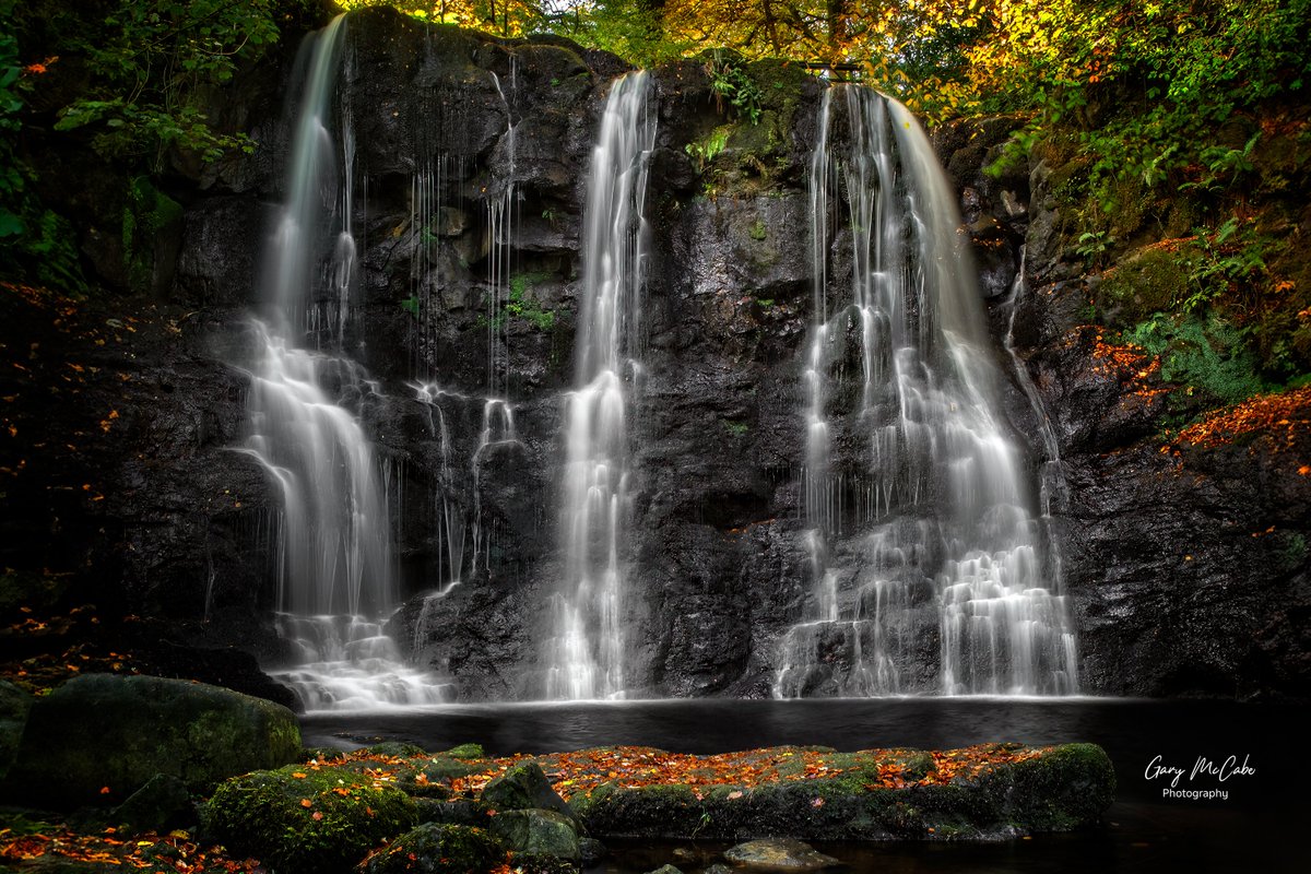 Mount10Photo's tweet photo. Ess-Na-Crub. This image was obviously taken in the Autumn, I came across it whilst choosing images for my new website which I am currently working on. There are a number of waterfalls in Glenariff Forest Park although I thing this is the most picturesque. https://t.co/iRFy54JE9W