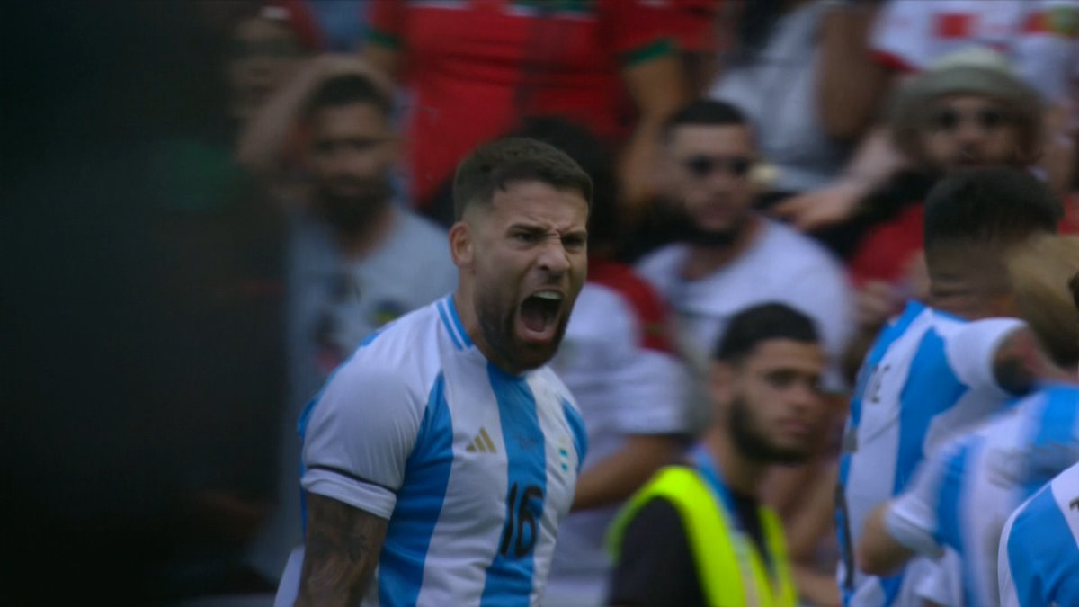 ¡GRITALO, GENERAAAAAL!

Gol agónico de Medina y Argentina empató 2-2 ante Marruecos, en el minuto 60 del segundo tiempo. ¡VAMOS SELECCIÓN!