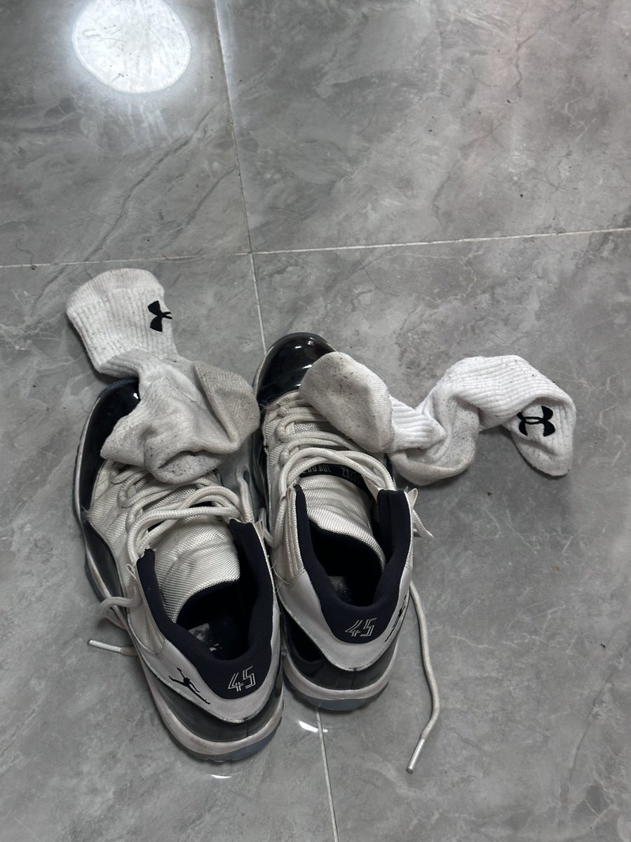 臭脚黑皮1S tweet media