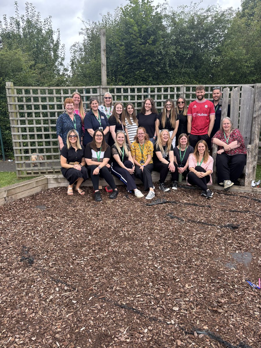 SouthfieldJuni1's tweet photo. Wishing everyone a wonderful summer break from team Southfield 🥳 https://t.co/Yro2pW1lsk