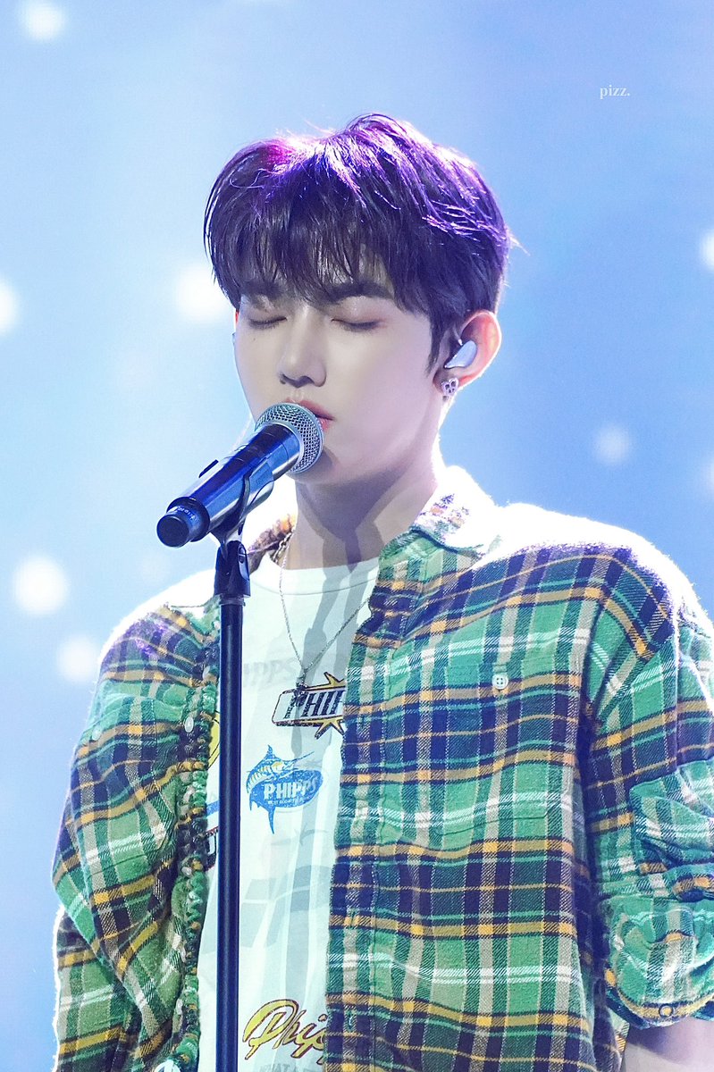 무대 위에서 가장 빛나는 하오
많이 사랑해 오래 보자 𖤐
#우리의_여름하늘_하오의_날 
#OurShiningCenterZhangHao 
#大陆奇迹宇宙center章昊生日快乐