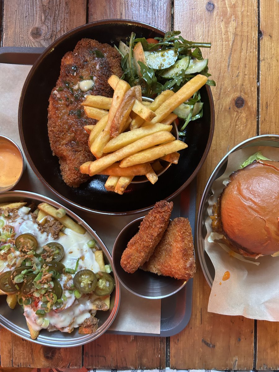 NEW POST. Two of Brums great pubs combine to great effect in the kitchen of the Hare and Hounds. 

meatandoneveg.blog/hare-and-hound…