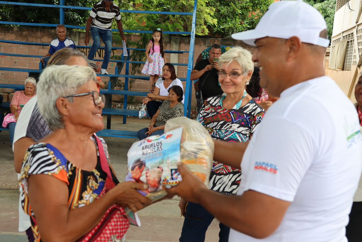#EnNoticia Más de 14 Mil Combos CLAP han sido entregados a abuelos y abuelas en Girardot

Más información en nuestra pagina web 👉n9.cl/vuhqt👈

<a href="/RafaelMaracay21/">Rafael Morales</a> 
#Maracay 
#CunaDeLibertadores