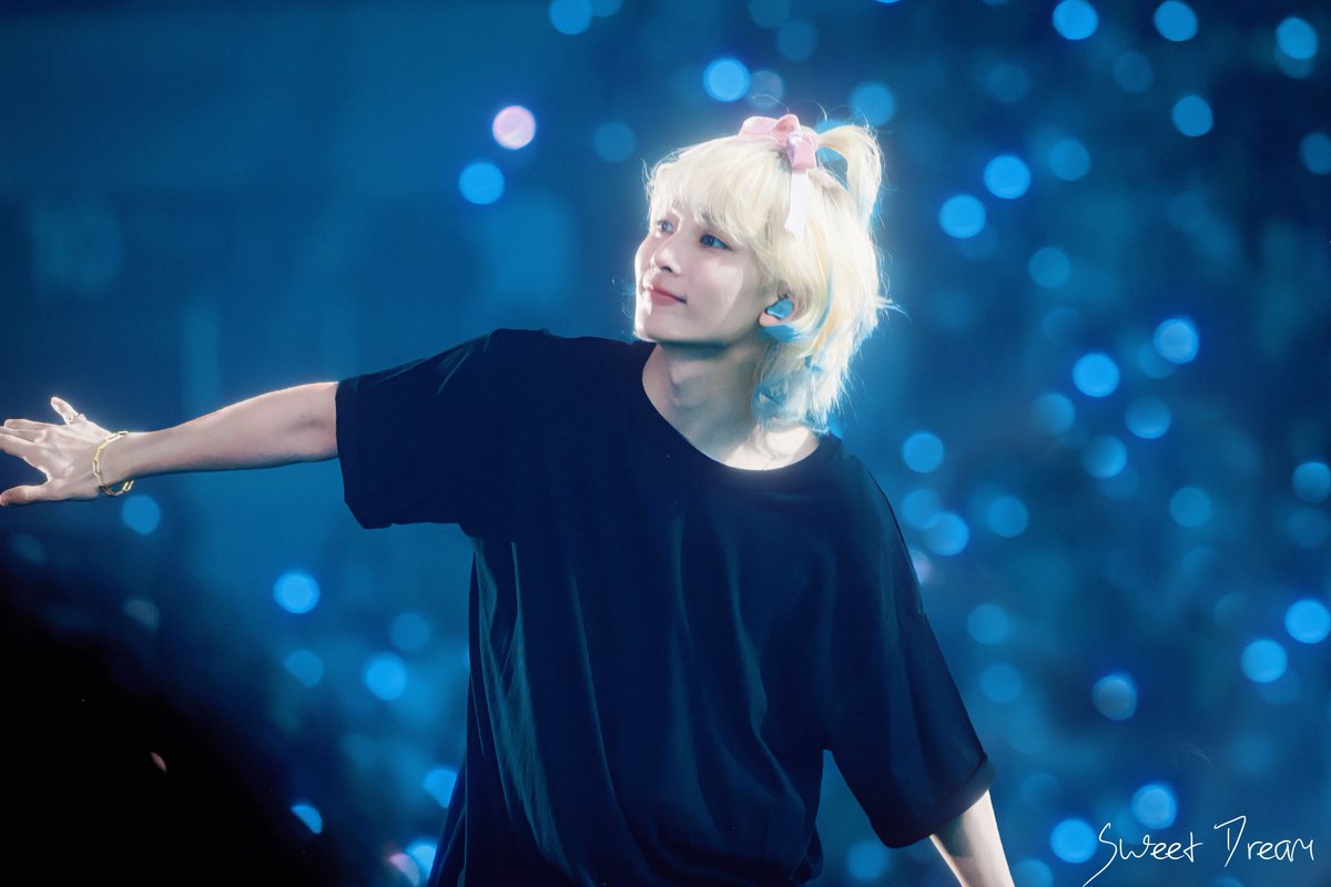 20240724 CaratLand D2  

🎀 🌌 ❤️

#정한 #JEONGHAN #ジョンハン 
#세븐틴 #SEVENTEEN