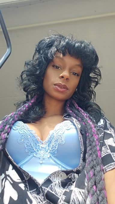 Oops I didn't see you there pookie 💕 come gimme kiss  NOT TALKING TO STINKY MEN! HOT MOOTS ONLY  Findomnl