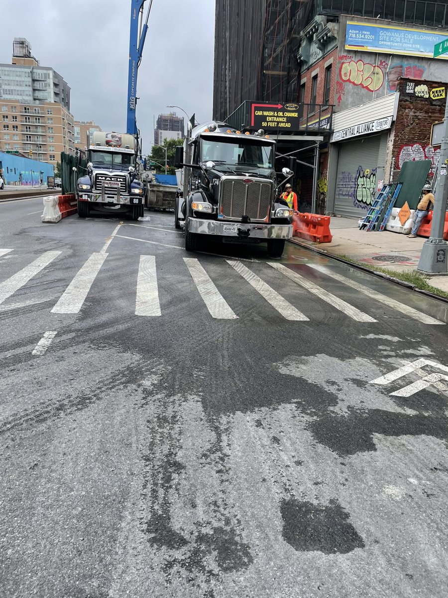 Can someone from <a href="/NYC_DOT/">NYC DOT</a> <a href="/NYC_Buildings/">Department of Buildings</a> <a href="/CMShahanaHanif/">Council Member Shahana Hanif</a> office please follow up on the dangerous construction site at 290 4th Ave. that never has a temp <a href="/NYCBikeLanes/">NYC Bike Lanes</a> and forces cyclists into a conflict zone on 4th Ave. out of an obscured merge? Someone’s going to get killed.