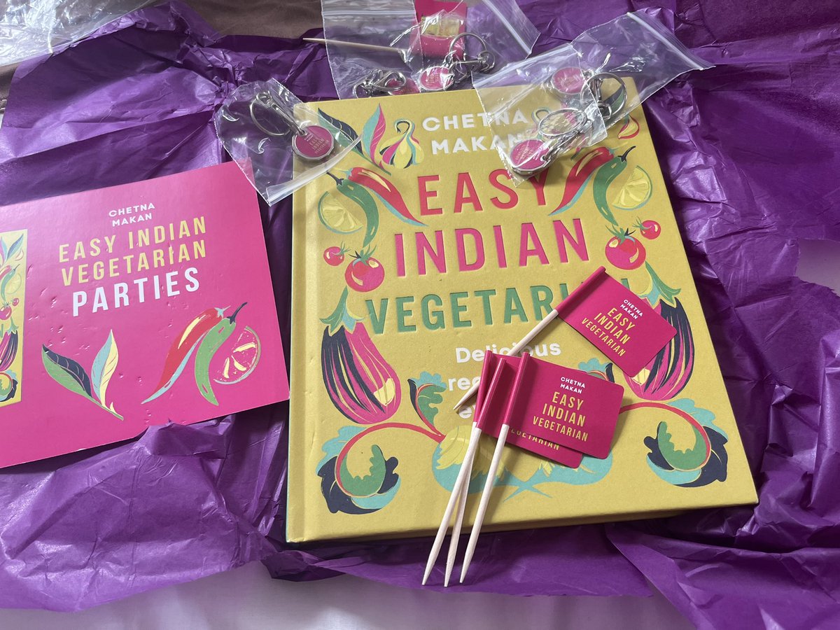 JudyHitchen's tweet photo. So today I received a lovely gift from @ComeRound.  We have family coming over on Saturday and I am already meal planning.  Thank you 💚🙌🏻

#EasyIndianVegetarian @chetnamakan @Octopus_Books https://t.co/nVBDkyyg6j