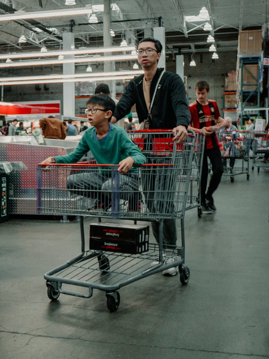 a lot going on at Costco 𓁹𓁹