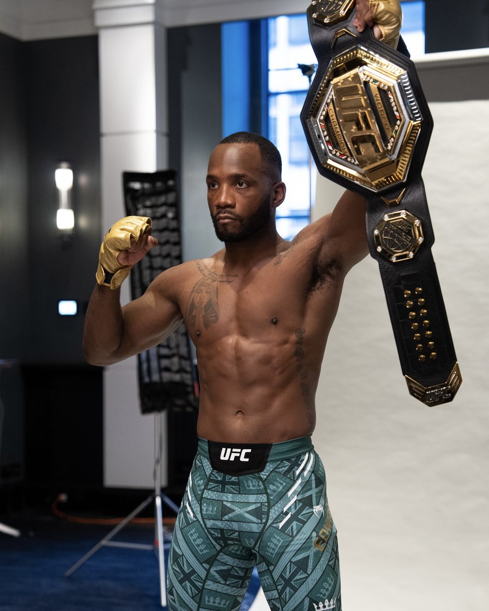 UFCEurope's tweet photo. Our boys in their GOLD gloves for the first time 🏆 🤩 #UFC304 https://t.co/AUQWXDldnt