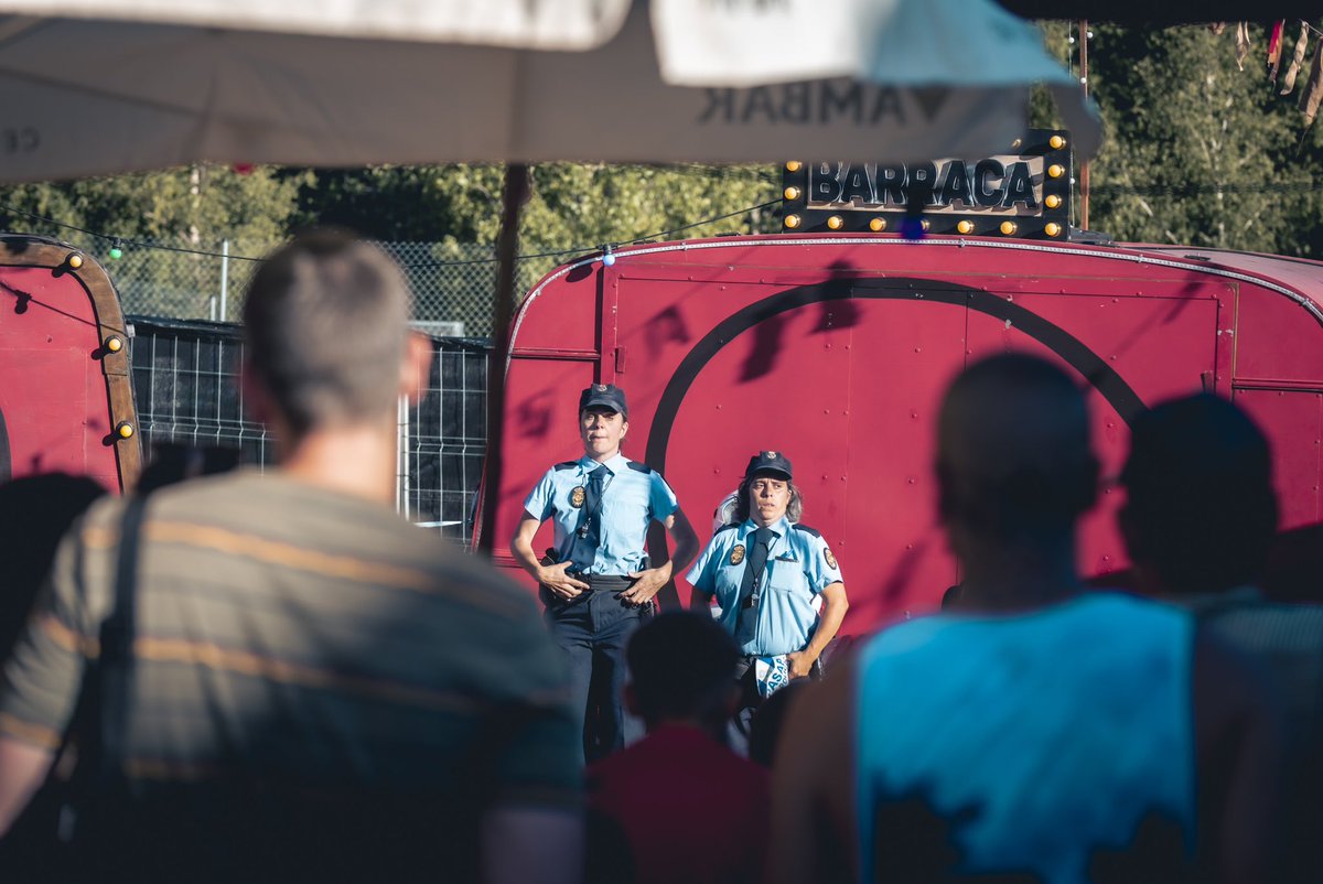 ¡A tope hoy en @teatrosobreruedas con Las Polis!👮 
Gracias a todxs los que estáis viniendo estos días y recordad que hasta este domingo continuamos con programación gratuita.🙌🏼😊
.
.
,
.
#SallentdeGallego #ValledeTena #Huescalamagia