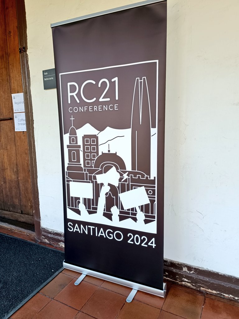 Estamos presentes y participando en #RC21Santiago2024. Acá se debaten  temas contingentes para reflexionar e incorporar en nuestras políticas territoriales. Partimos en el panel "Towards Housing Justice: Moving from theory to practice", integrado además por académicas chilenas 💪🏼
