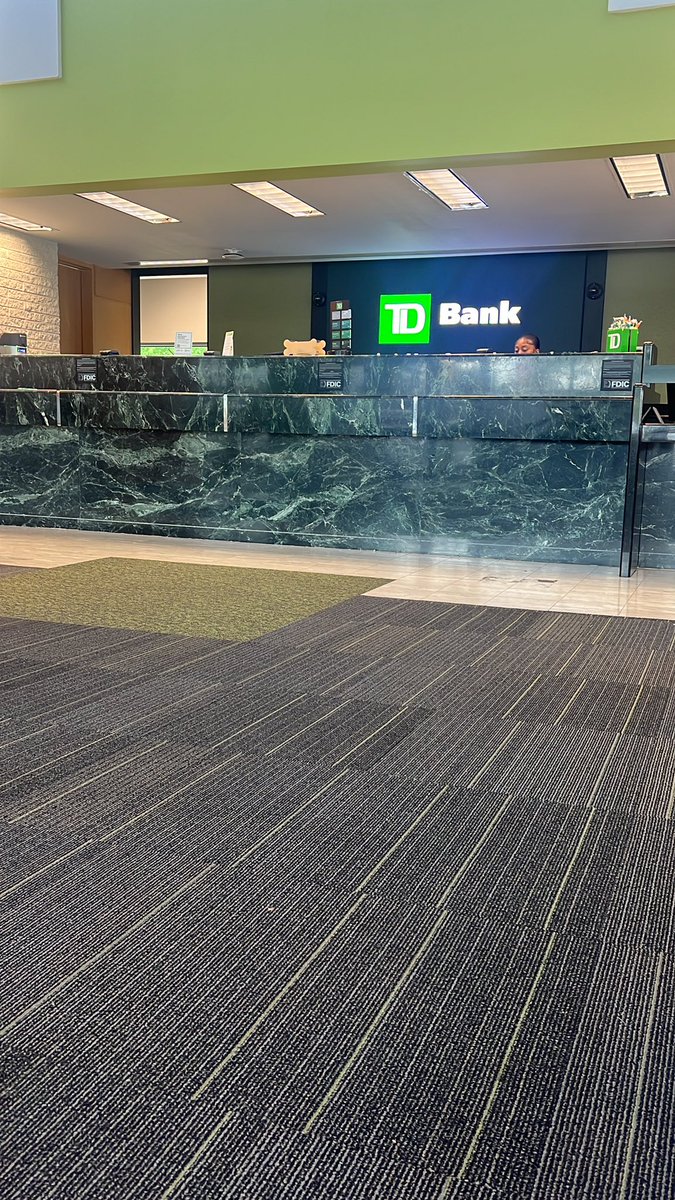 JoshHeebner's tweet photo. @TDBank_US No reply necessary. But here’s a live look at the lobby: https://t.co/Qa5tjEbM2R