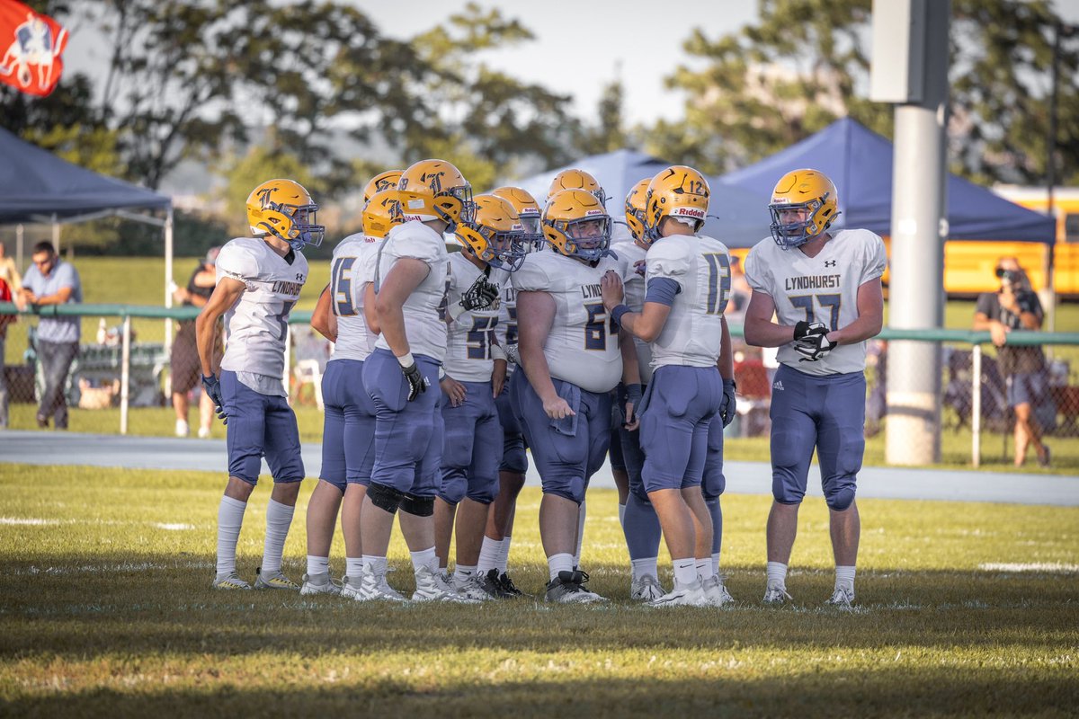 ShawnBellenger7's tweet photo. Please help support the myself and the Lyndhurst Football program by helping us raise money to support our upcoming season! Any donation is greatly appreciated!!
@CoachTuero @LyndhurstFB 

https://t.co/VNzcI9XQq7 https://t.co/EL51MJaax9