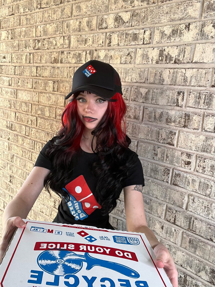 winnie 𓆩♡𓆪(@puppiwi ):say hi if i can send you the pizza vid in dms 🤭