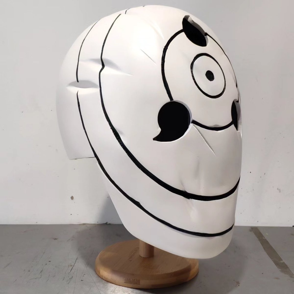 PropsMy's tweet image. Two masks from the anime series Naruto. The masks are made of ABS plastic, processed with sandpaper and acetone. Obito&apos;s white mask had to be modified a little; I made a removable chin with magnets so that it could be easily taken off and put on.
#naruto #uchiha #cosplay #anime