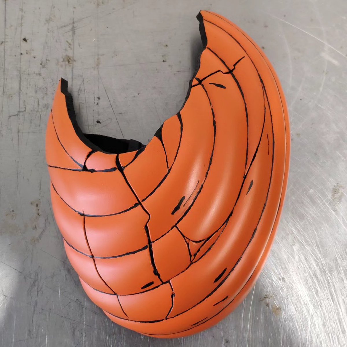 PropsMy's tweet image. Two masks from the anime series Naruto. The masks are made of ABS plastic, processed with sandpaper and acetone. Obito&apos;s white mask had to be modified a little; I made a removable chin with magnets so that it could be easily taken off and put on.
#naruto #uchiha #cosplay #anime