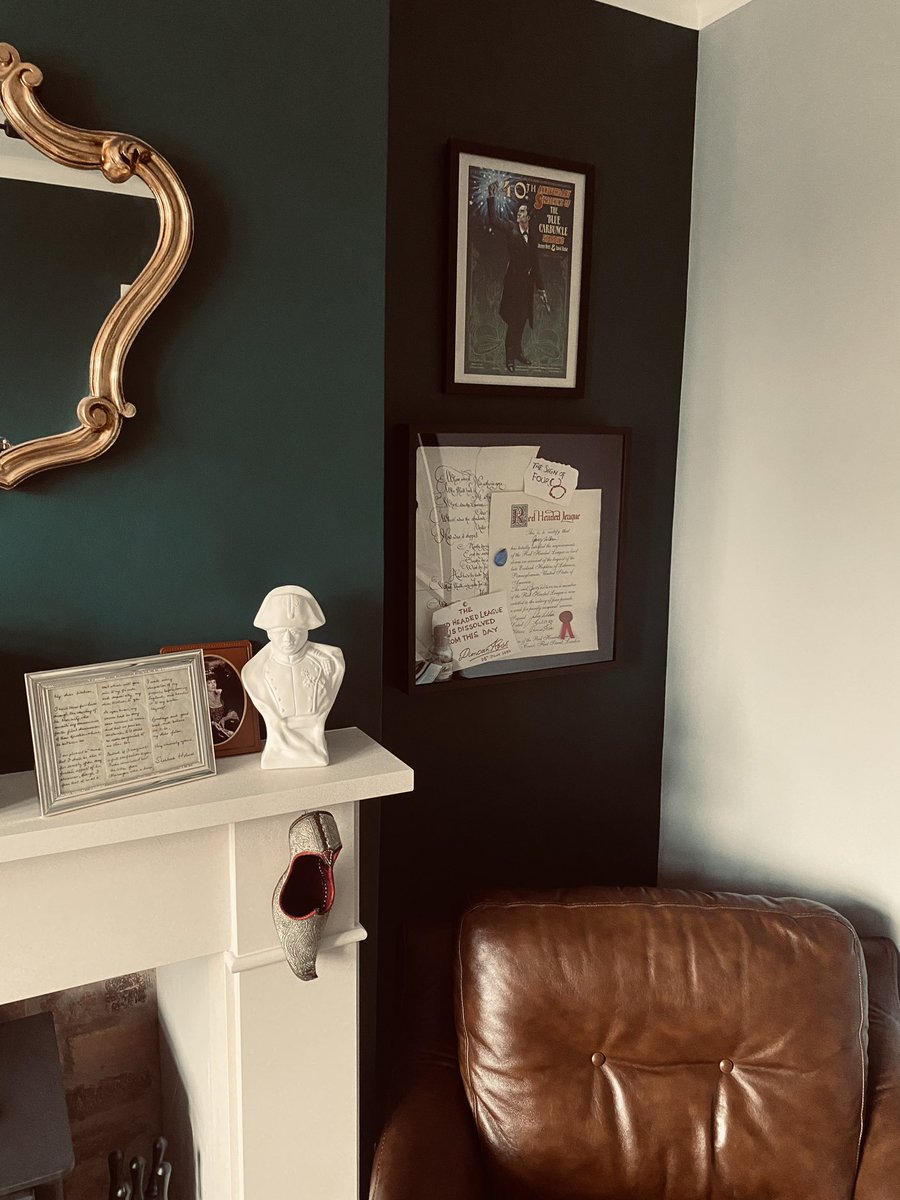 Perfect corner for reading a bit of Conan Doyle 🔎 Thanks <a href="/sherlockpod/">Jeremy Brett Sherlock Holmes Podcast</a>