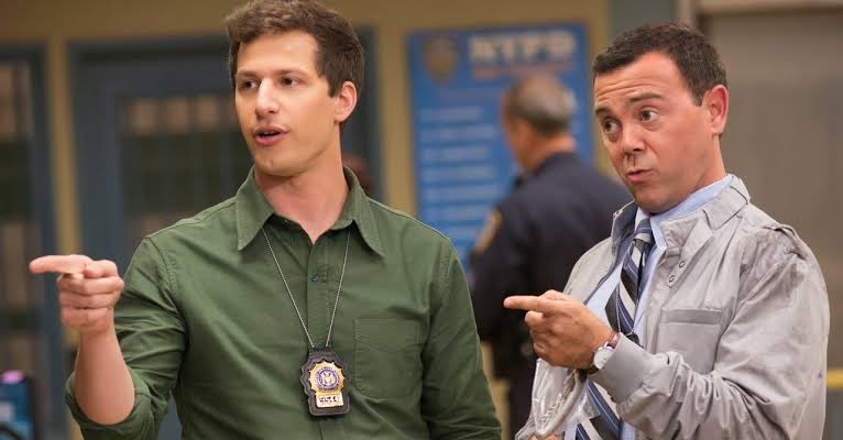 consigo imaginar o boyle e jake com essas camisas 😂