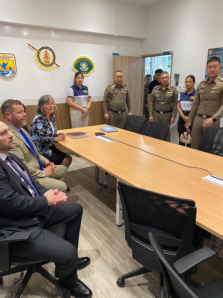 AsstSecCantor's tweet image. Great visit with the Royal Thai Police, Natural Resources and Environmental Crime Suppression Division, an important @USFWS partner on combating wildlife trafficking. Proud to see their U.S.-funded command and control center and learn how U.S. support aids their investigations.