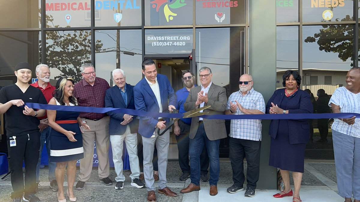 DavisStreetComm's tweet image. We’ve expanded our Dental Clinic! Thanks to our donors and everyone who came to our ribbon cutting ceremony. #DavisStreetCommunityCenter #SanLeandro #DentalClinic #CommunityCare