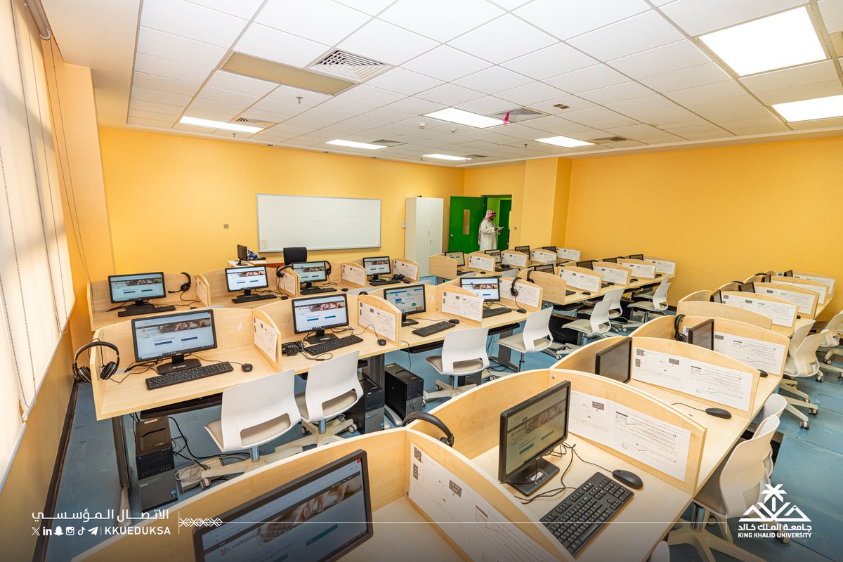 انطلق اليوم بـ #جامعة_الملك_خالد اختبار تحديد مستوى الكفاءة اللغوية في اللغة الإنجليزية CEPT للطلاب والطالبات المرشحين للقبول بدرجة البكالوريوس للعام الجامعي 1446، ويأتي إجراء الاختبار كشرط لتثبيت القبول وللتسريع الأكاديمي والإعفاء من دراسة مقررات اللغة الإنجليزية..