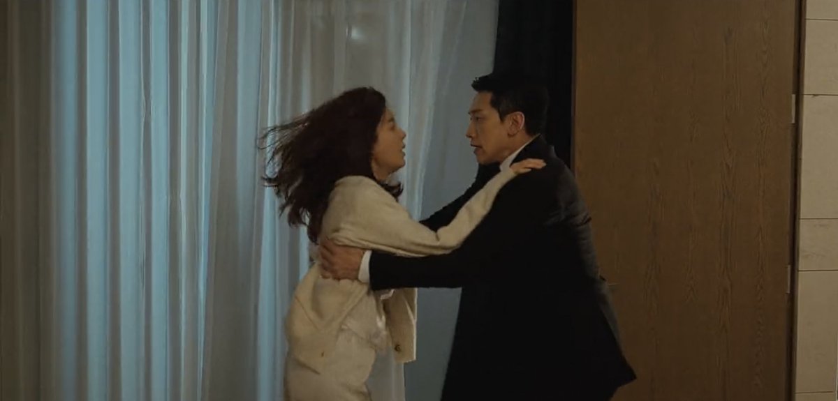 unniesdaily's tweet image. SO NOBODY’S TALKING ABOUT THIS SCENE?! im in awe🔥
#RedSwan