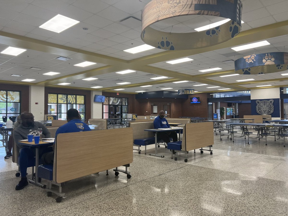 Great Coaches meeting led by <a href="/Coach_Howard_BI/">Stephanie Howard</a>, establishing high, clear expectations early.  <a href="/MRRVH/">Mr. VH</a> <a href="/BIAthletic/">Bradwell Athletics</a> <a href="/BradwellTigers/">Bradwell Institute</a> <a href="/McgeeDashaun/">DaShaun McGee Ed.S</a> <a href="/wbush101/">Wyanda Bush, Ed.D.</a>