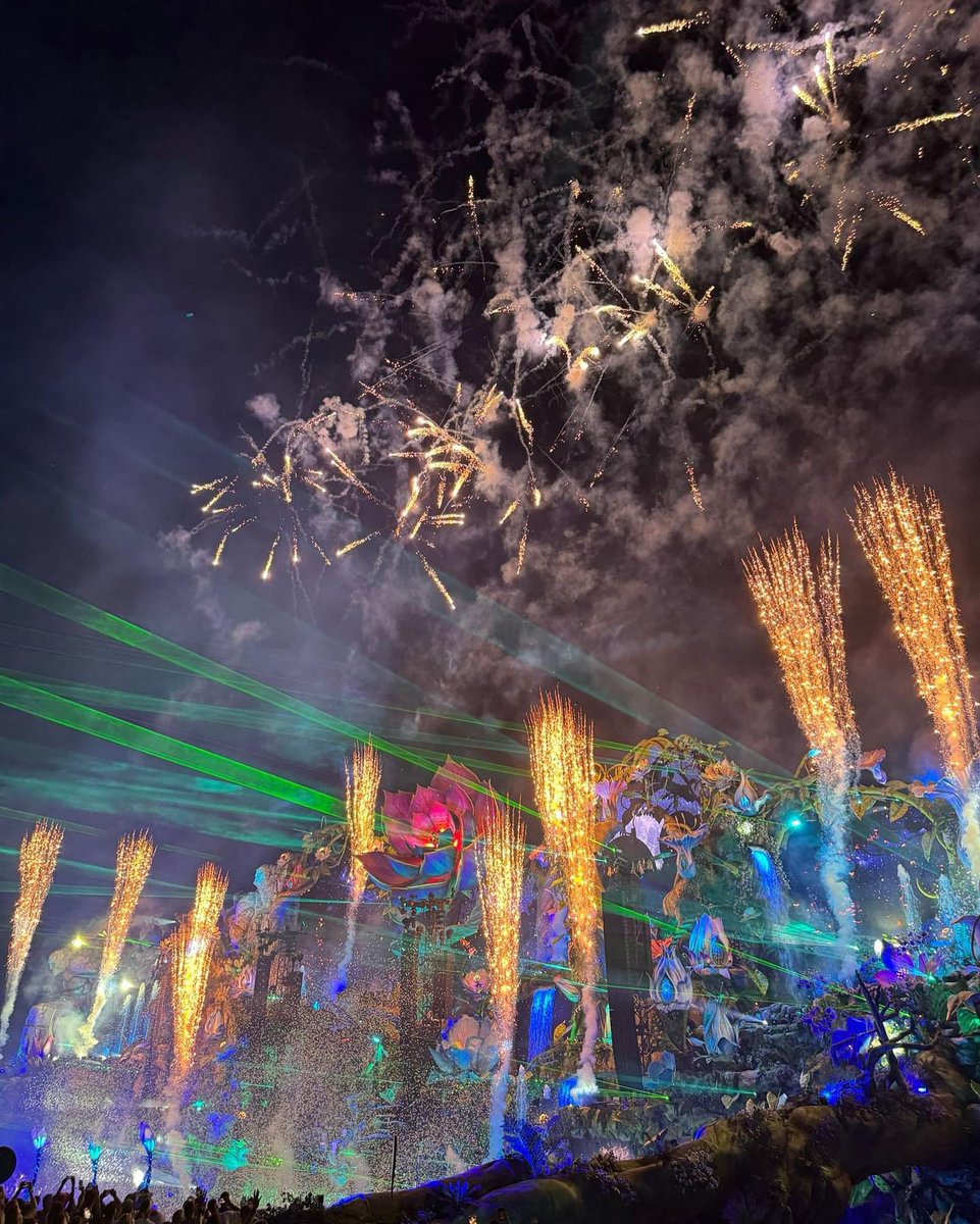 youBEATmusic's tweet photo. Our selection of the best #fireworks of @tomorrowland Belgium 2024 🇧🇪 Weekend 1 🎇🎆

#Tomorrowland #Tomorrowland2024 #TomorrowlandBelgium2024 #TMLBelgium #TomorrowlandBelgium #TML2024 #TML24 #TMLBelgium2024 https://t.co/bs73d7zhxg