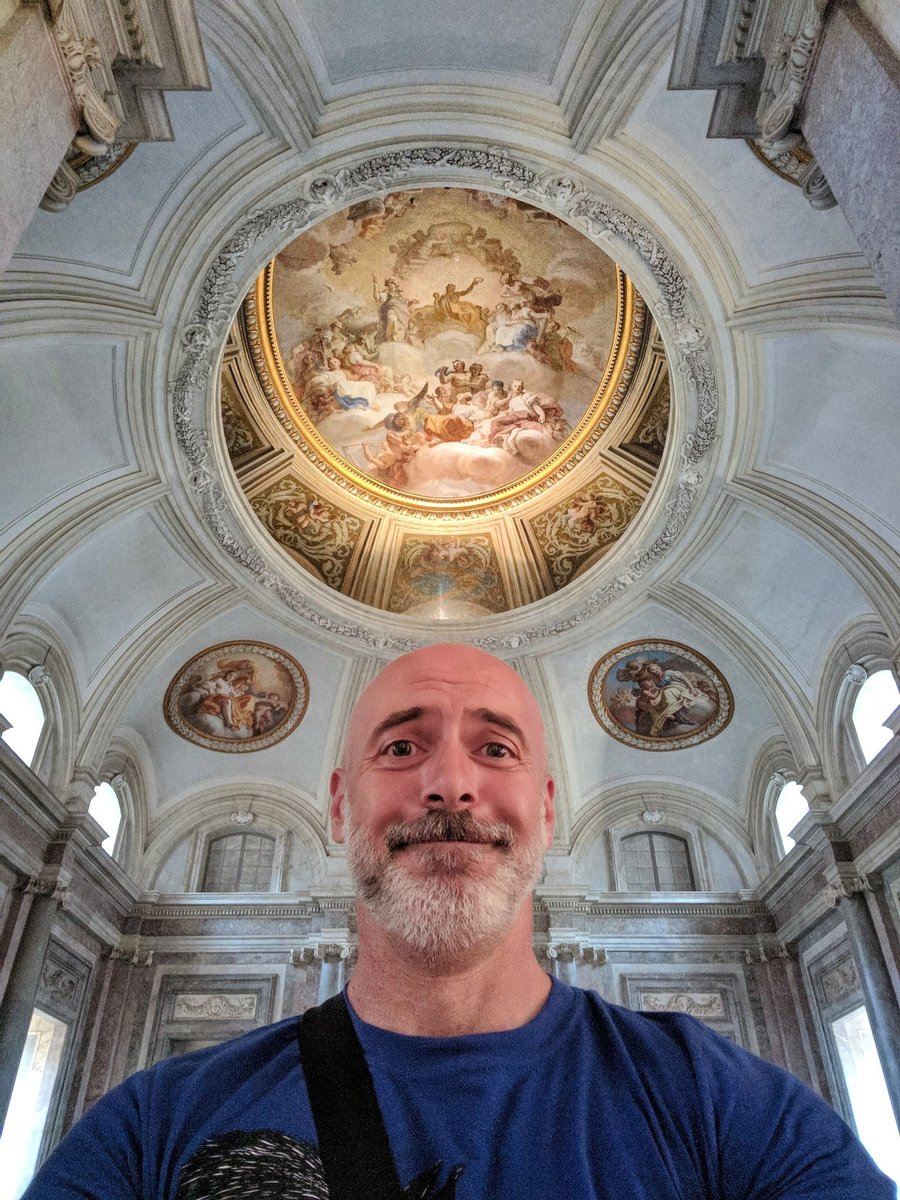 PaoloBruceGatti's tweet photo. Cavolo che ricordi.. quando esattamente 5 anni fa portai il mio testone nello splendore della Reggia di Caserta! 🤩😍 #reggiadicaserta #ricordi #estate2019 https://t.co/vmo0ME3mN6